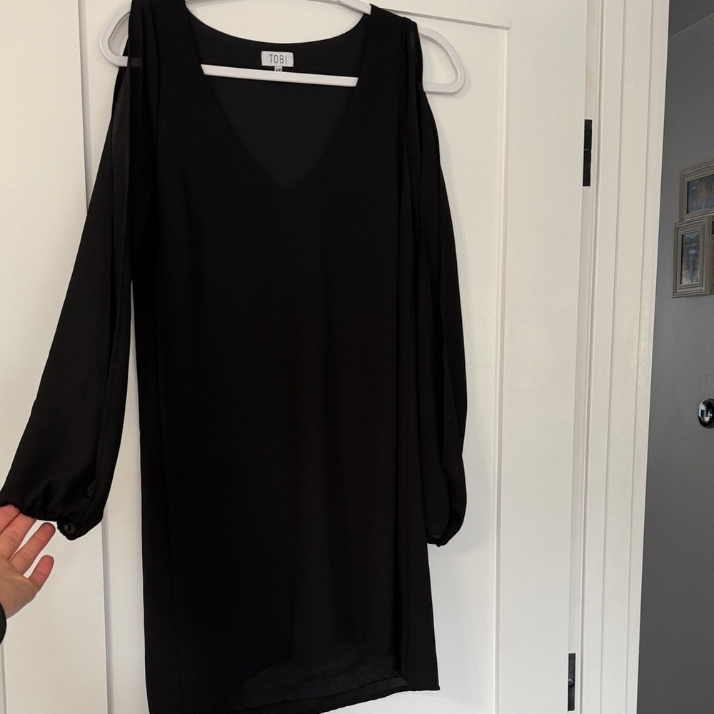 Tobi Black Sheer Sleeve V-Neck Dress